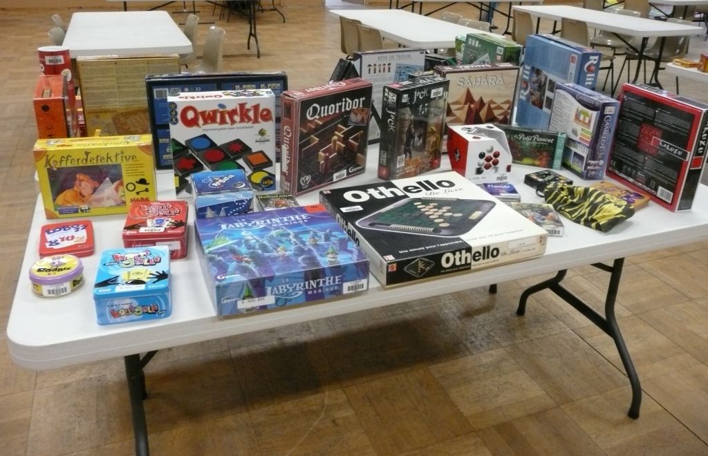 photo d'une table avec des jeux dessus